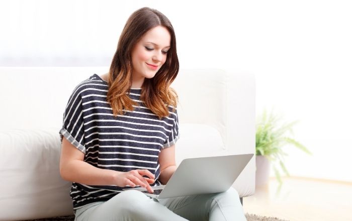 woman-laptop-working